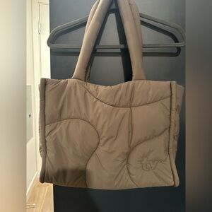 Thirty years tote